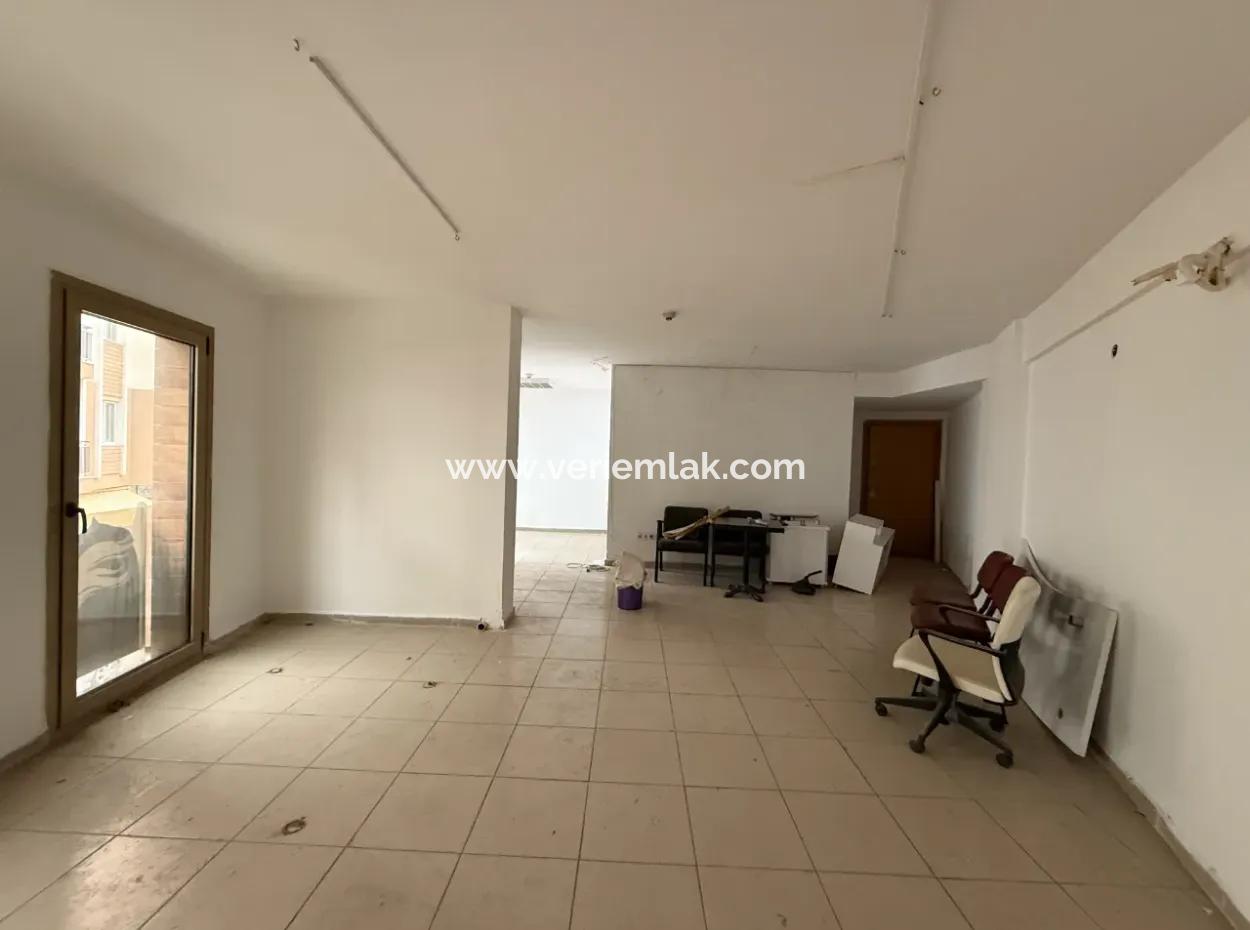 Office / Workplace For Rent In Seferihisar City Center – Marketplace Entrance