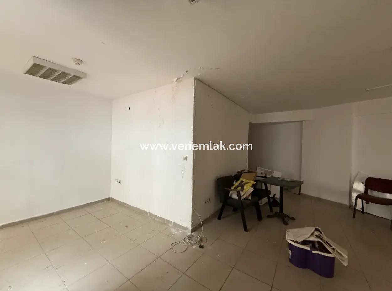 Office / Workplace For Rent In Seferihisar City Center – Marketplace Entrance
