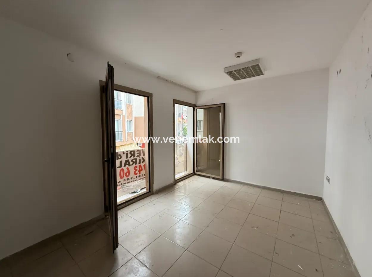 Office / Workplace For Rent In Seferihisar City Center – Marketplace Entrance