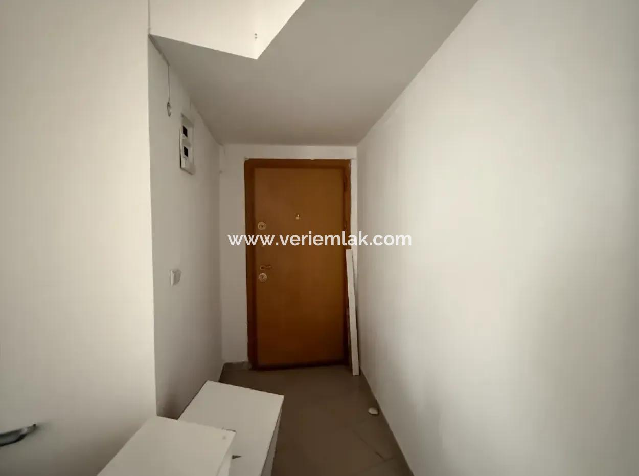 Office / Workplace For Rent In Seferihisar City Center – Marketplace Entrance