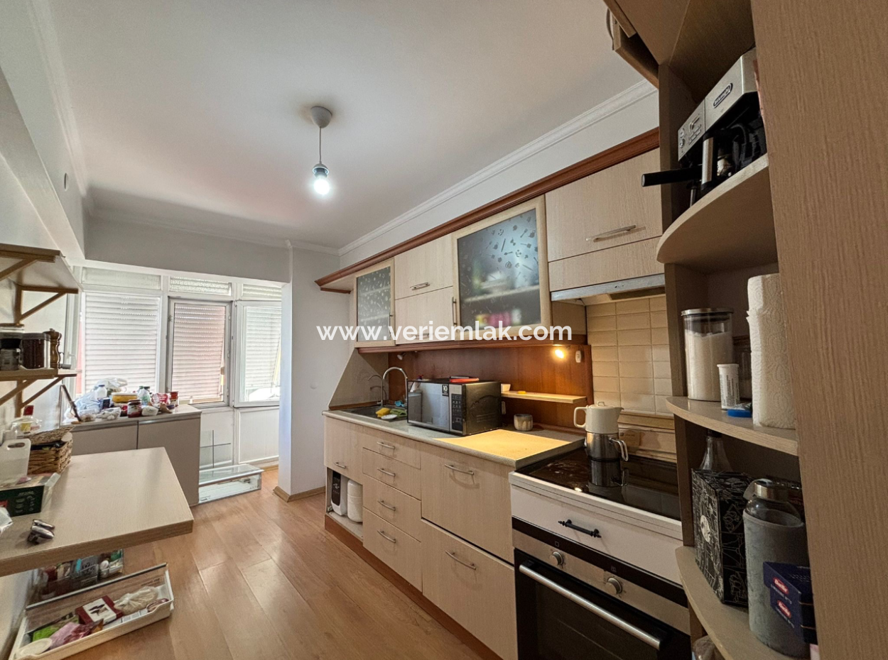 4Th Floor Well-Maintained Flat For Rent With 3 1 Parking Lot In Alsancak Poet Eşref!