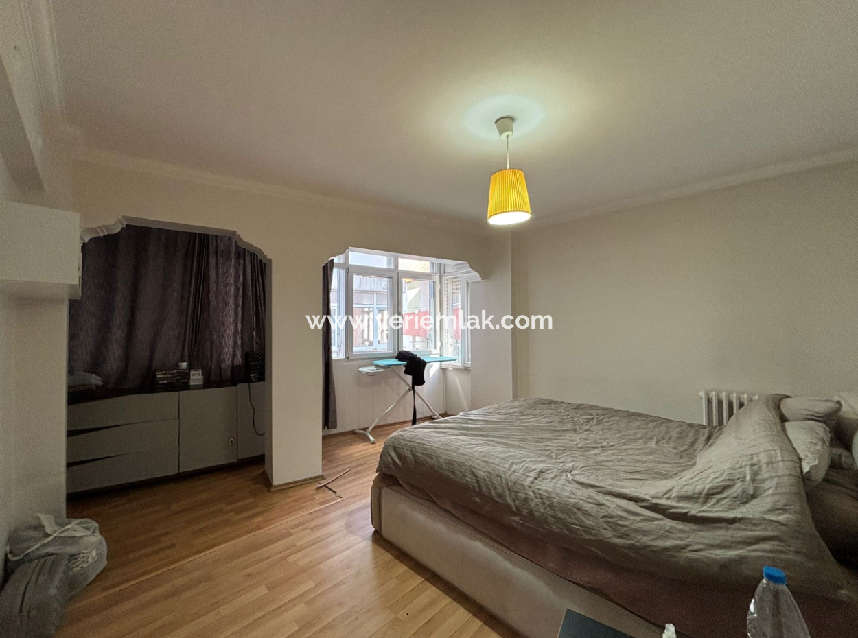 4Th Floor Well-Maintained Flat For Rent With 3 1 Parking Lot In Alsancak Poet Eşref!