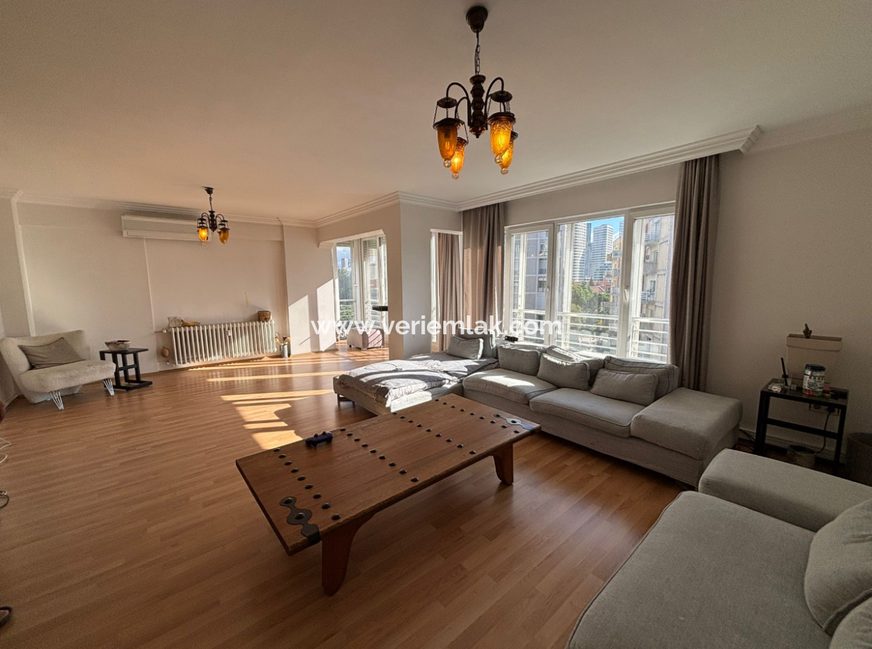 4Th Floor Well-Maintained Flat For Rent With 3 1 Parking Lot In Alsancak Poet Eşref!