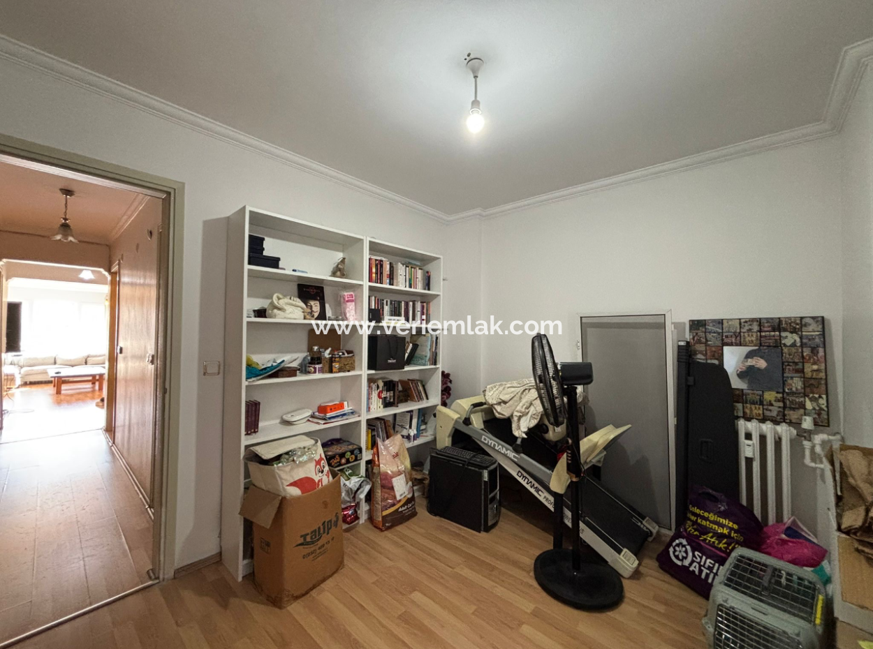 4Th Floor Well-Maintained Flat For Rent With 3 1 Parking Lot In Alsancak Poet Eşref!