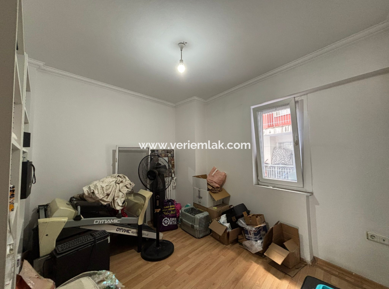 4Th Floor Well-Maintained Flat For Rent With 3 1 Parking Lot In Alsancak Poet Eşref!