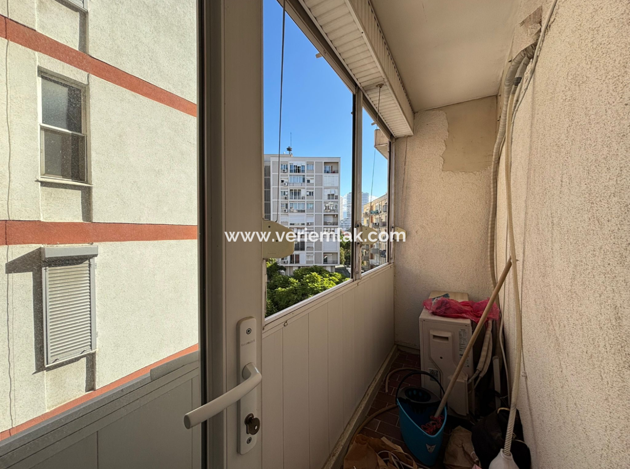4Th Floor Well-Maintained Flat For Rent With 3 1 Parking Lot In Alsancak Poet Eşref!