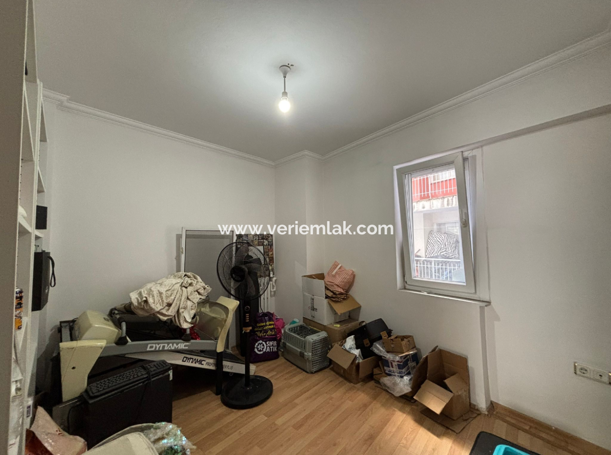 4Th Floor Well-Maintained Flat For Rent With 3 1 Parking Lot In Alsancak Poet Eşref!