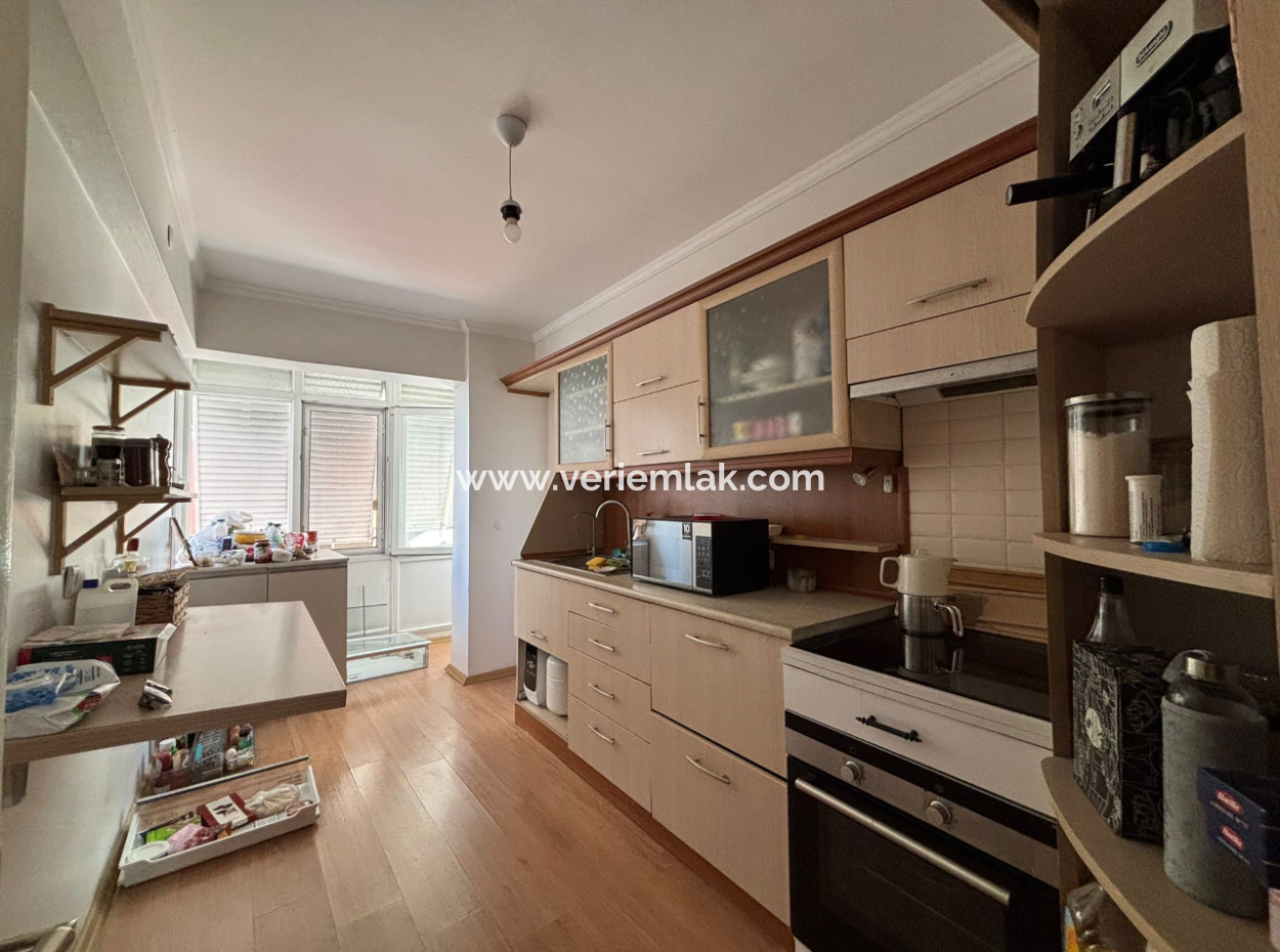 4Th Floor Well-Maintained Flat For Rent With 3 1 Parking Lot In Alsancak Poet Eşref!