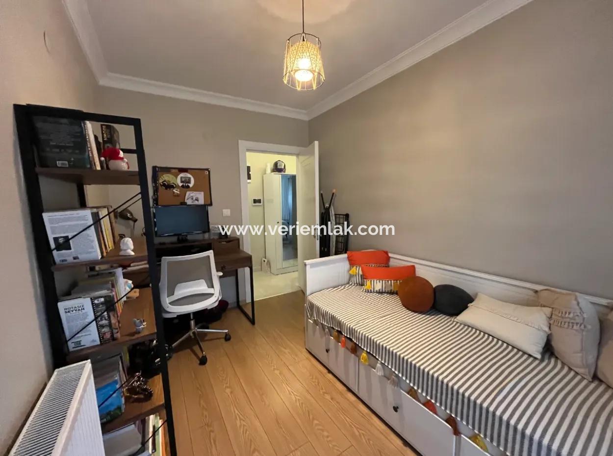 Seferihisar Camikebir Neighborhood – İklimkent Site - 2 1 Flat With Pool, Modern And Spacious