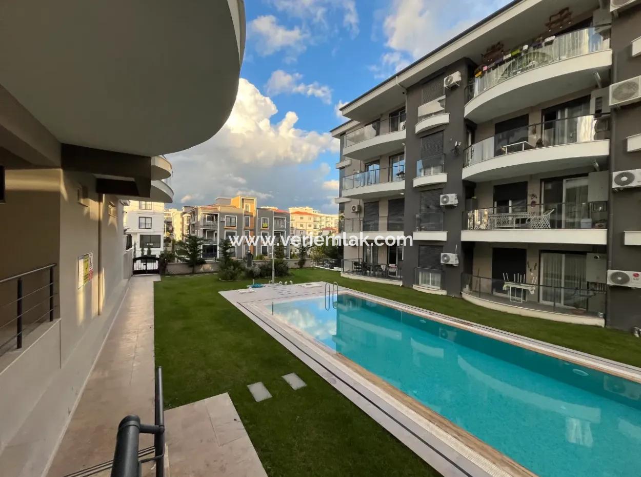 Seferihisar Camikebir Neighborhood – İklimkent Site - 2 1 Flat With Pool, Modern And Spacious