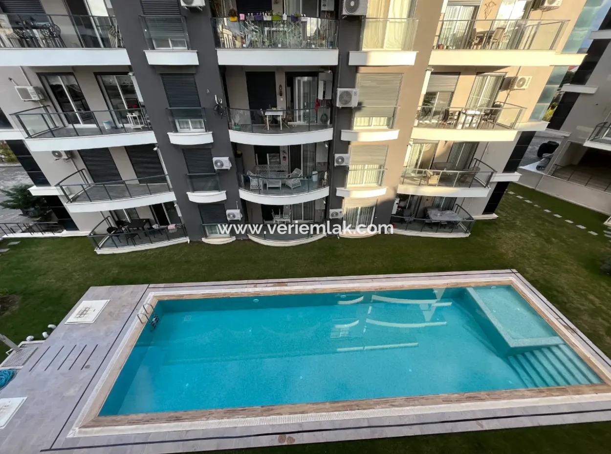 Seferihisar Camikebir Neighborhood – İklimkent Site - 2 1 Flat With Pool, Modern And Spacious