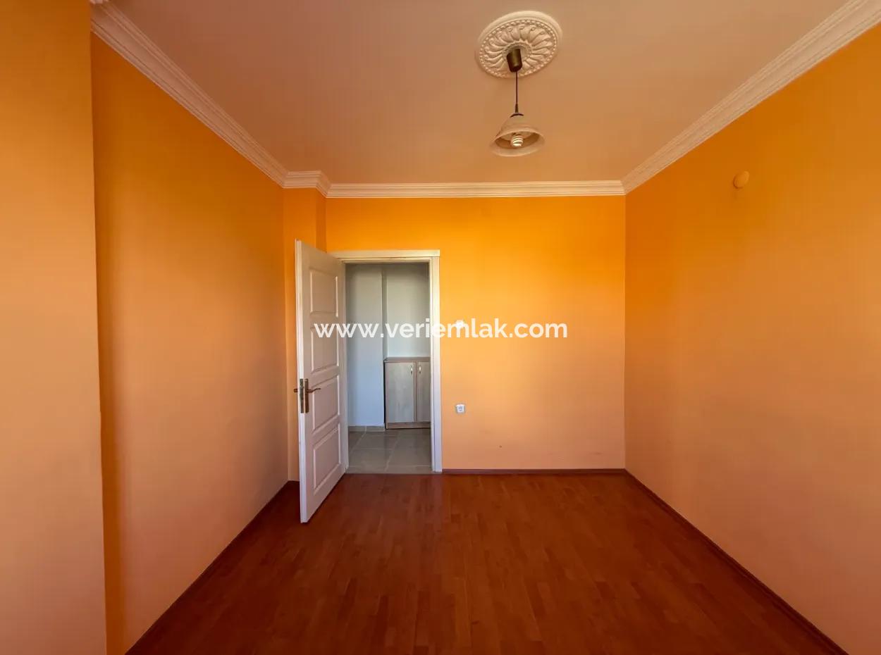 Seferihisar Izmir Street With Green Area Façade • For Sale 3 1 Flat