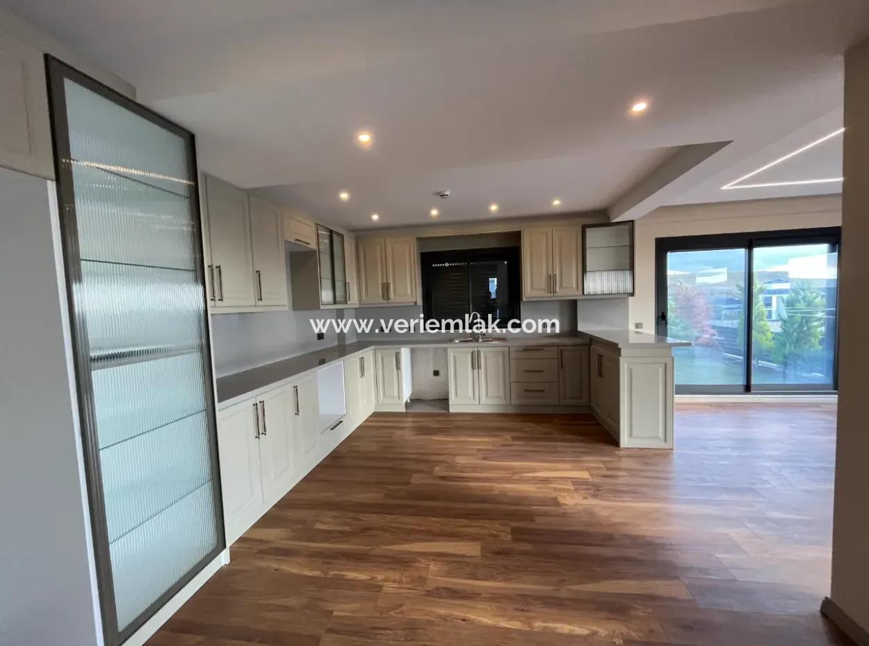 Seferihisar Bahçeşehir – Luxury Villa With Private Life Concept