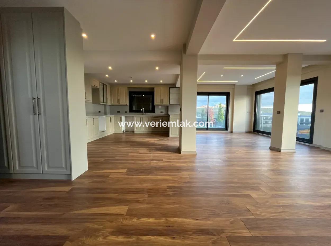 Seferihisar Bahçeşehir – Luxury Villa With Private Life Concept