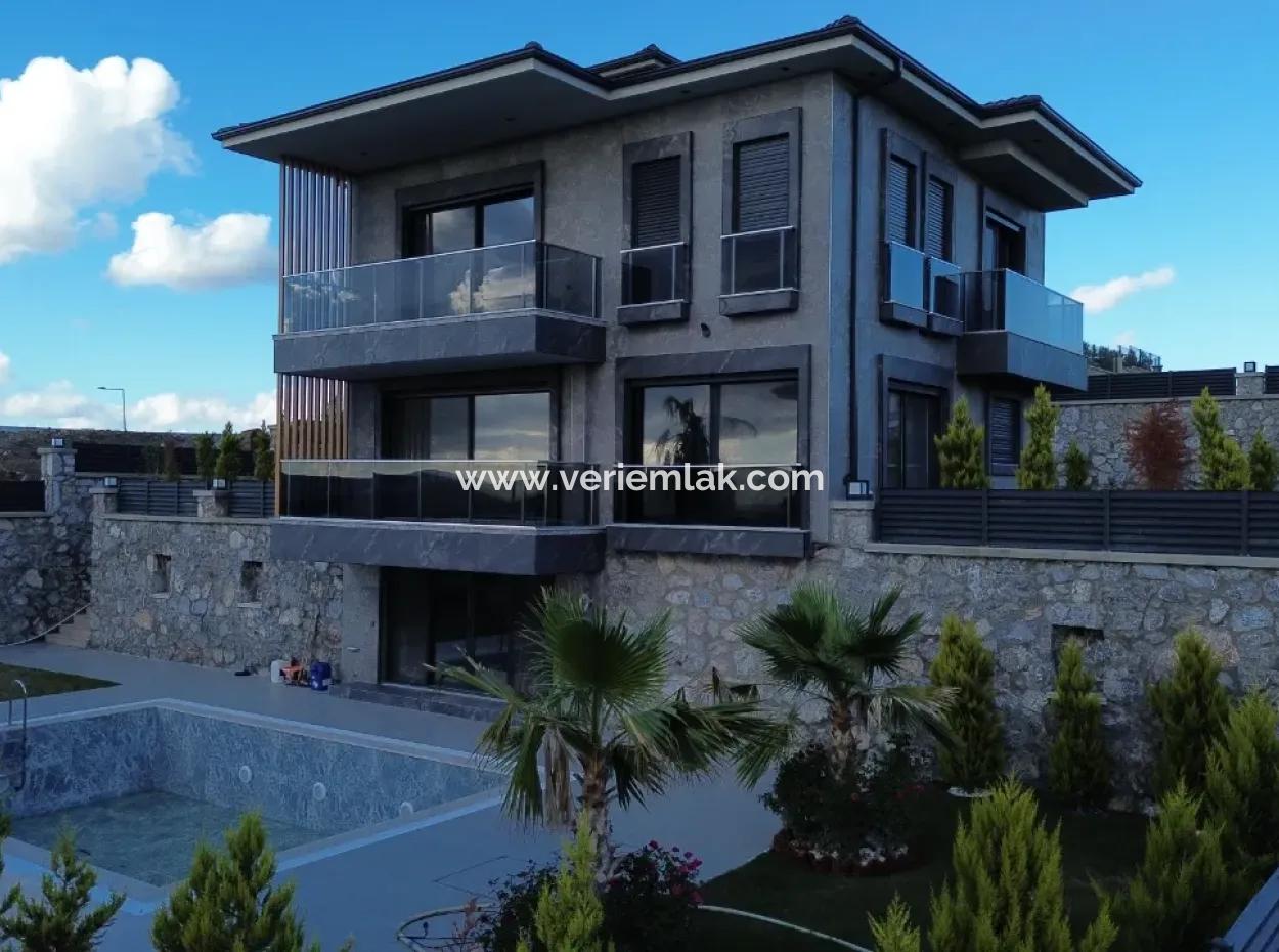 Seferihisar Bahçeşehir – Luxury Villa With Private Life Concept