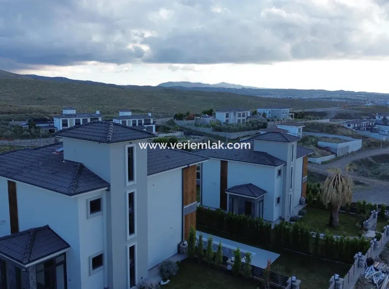 Seferihisar Bahçeşehir – Luxury Villa With Private Life Concept