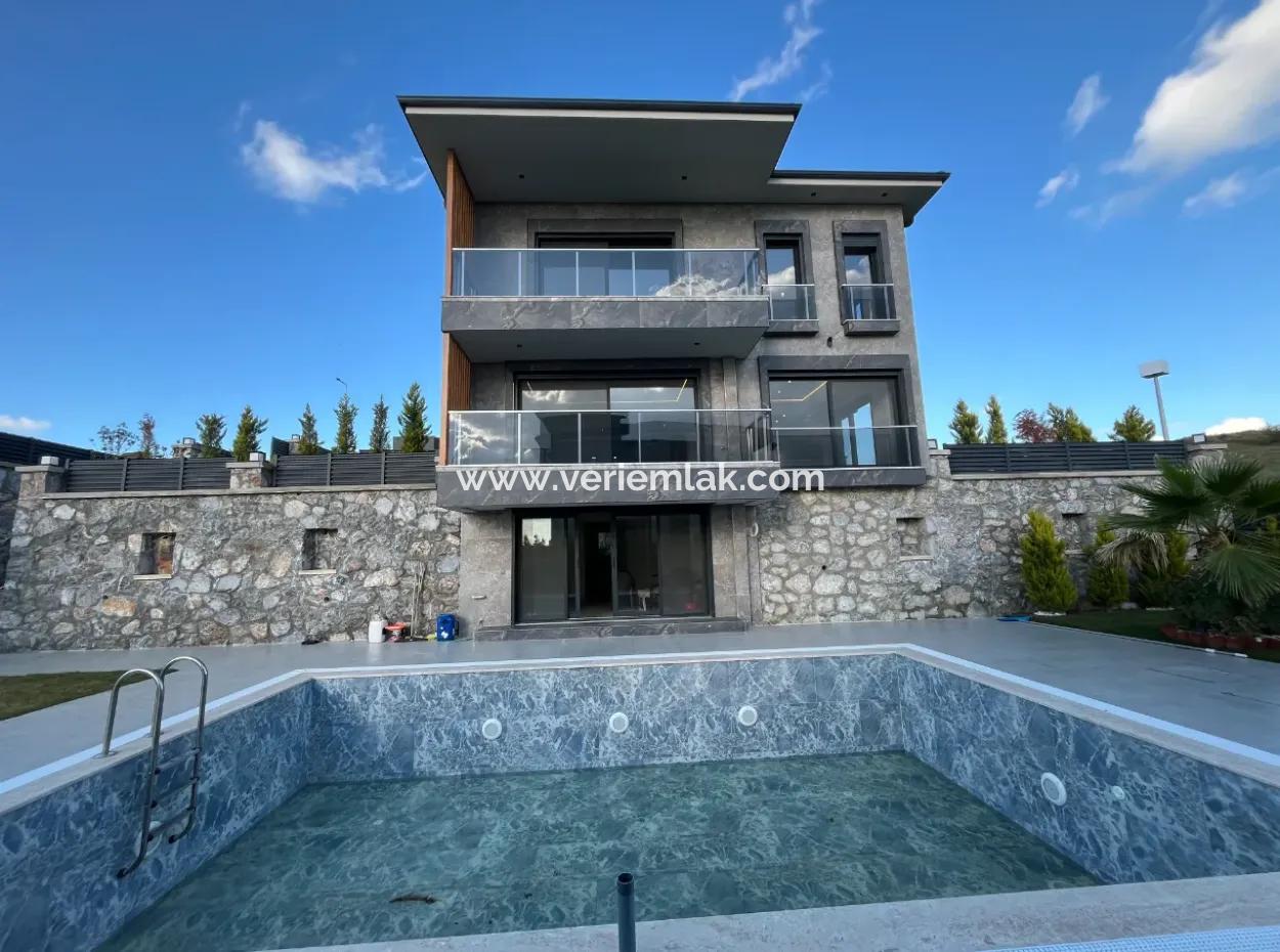 Seferihisar Bahçeşehir – Luxury Villa With Private Life Concept