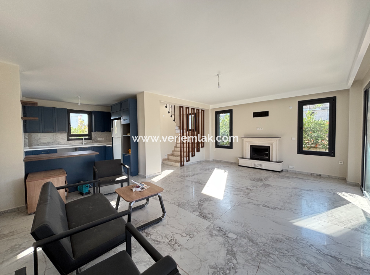 3 Rooms 1 Living Room Detached Villa With Pool In Sigacik For Sale