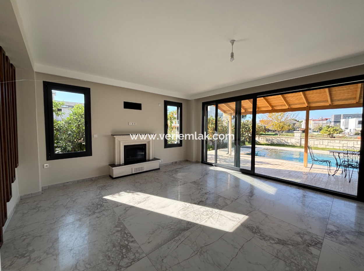 3 Rooms 1 Living Room Detached Villa With Pool In Sigacik For Sale