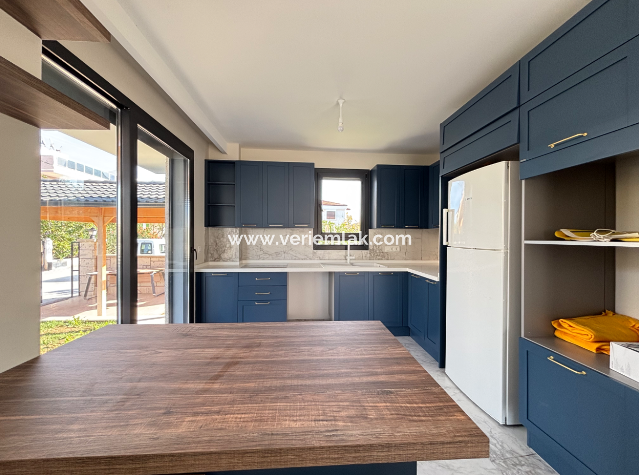 3 Rooms 1 Living Room Detached Villa With Pool In Sigacik For Sale