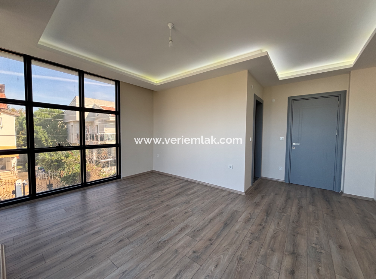 3 Rooms 1 Living Room Detached Villa With Pool In Sigacik For Sale