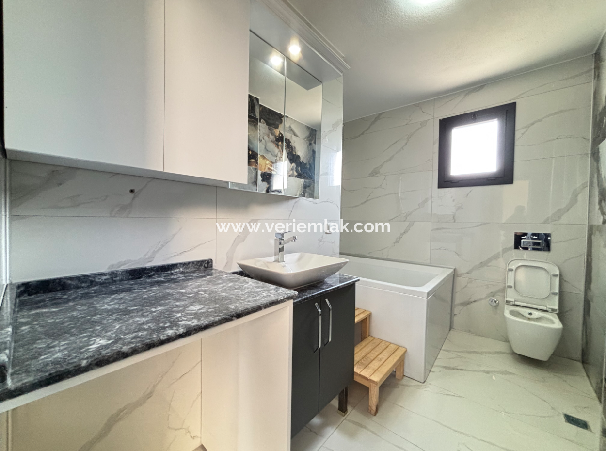 3 Rooms 1 Living Room Detached Villa With Pool In Sigacik For Sale