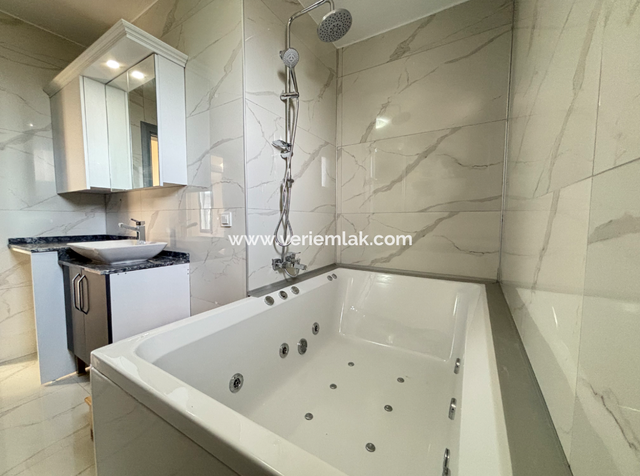 3 Rooms 1 Living Room Detached Villa With Pool In Sigacik For Sale