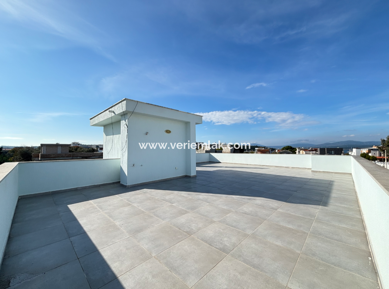 3 Rooms 1 Living Room Detached Villa With Pool In Sigacik For Sale