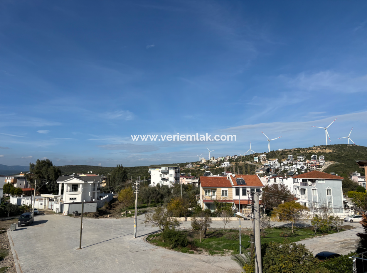 3 Rooms 1 Living Room Detached Villa With Pool In Sigacik For Sale