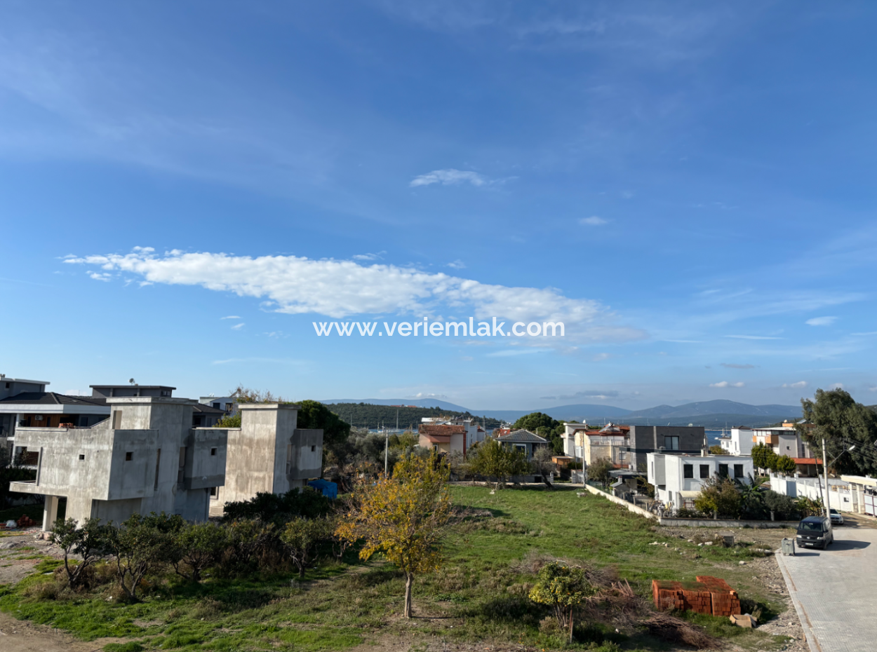 3 Rooms 1 Living Room Detached Villa With Pool In Sigacik For Sale