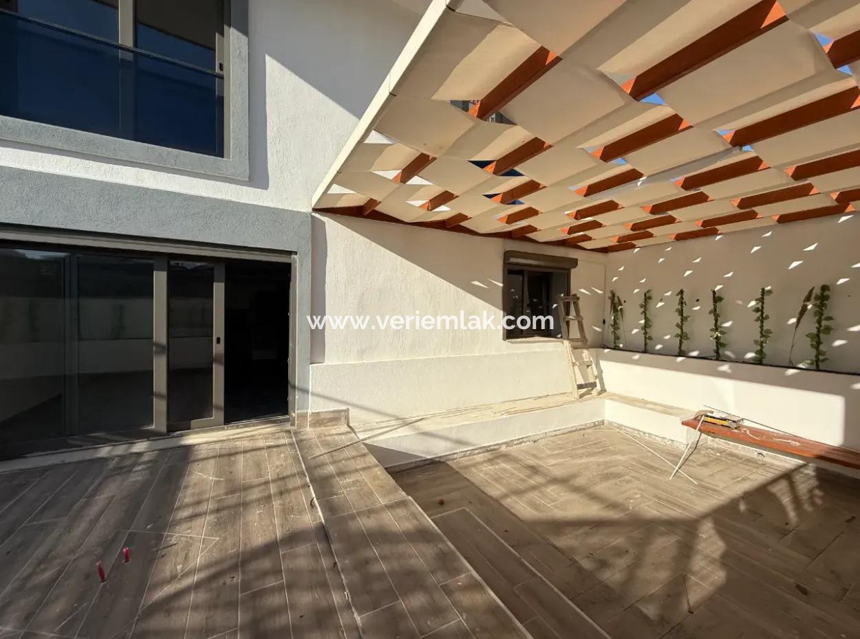 Corner Parcel 4 2 Luxury Villa In Seferihisar Gözsüzler!