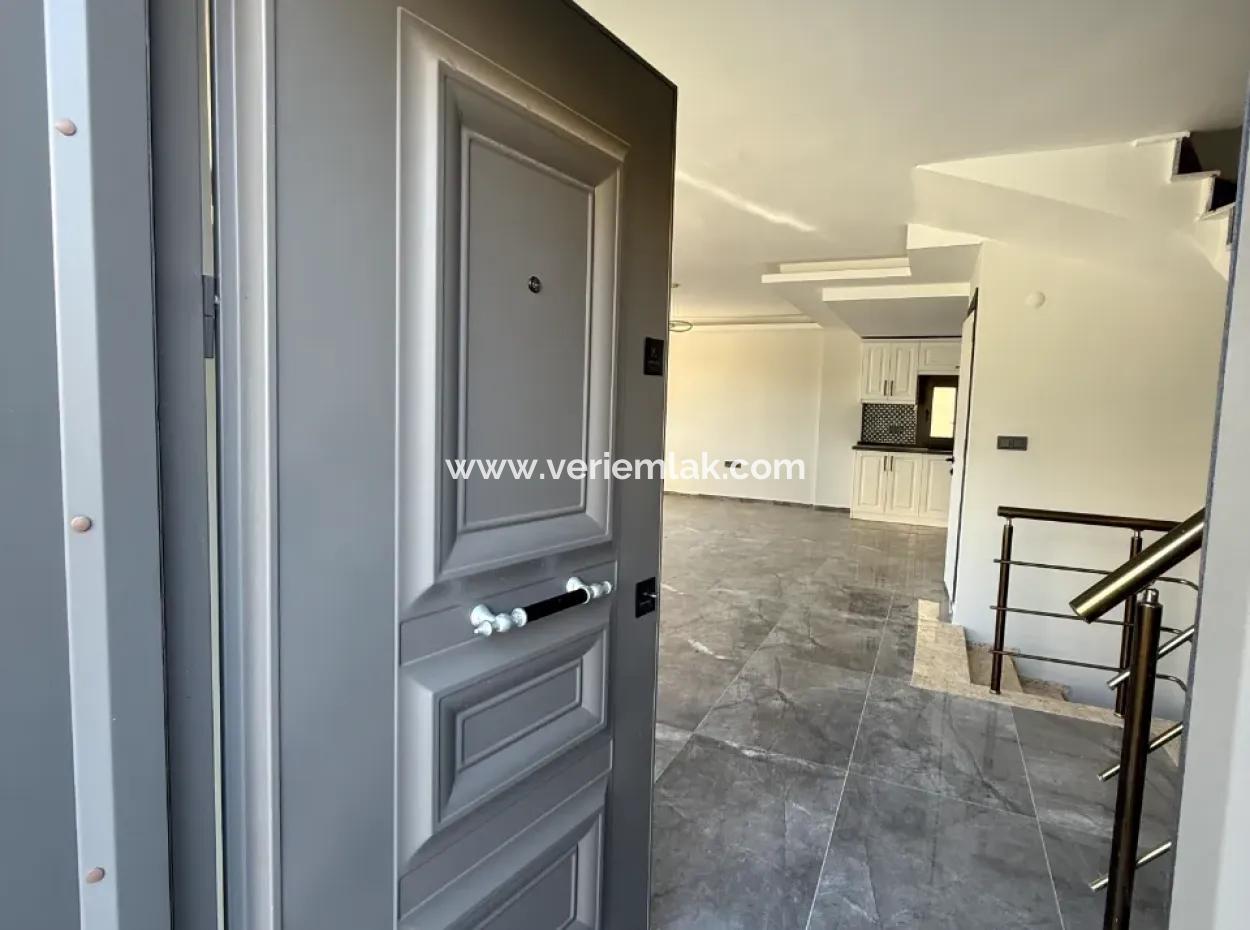 Corner Parcel 4 2 Luxury Villa In Seferihisar Gözsüzler!
