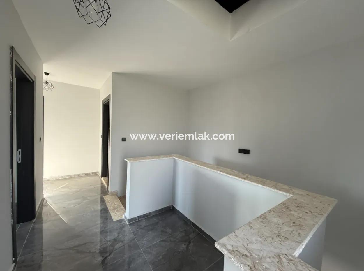 Corner Parcel 4 2 Luxury Villa In Seferihisar Gözsüzler!