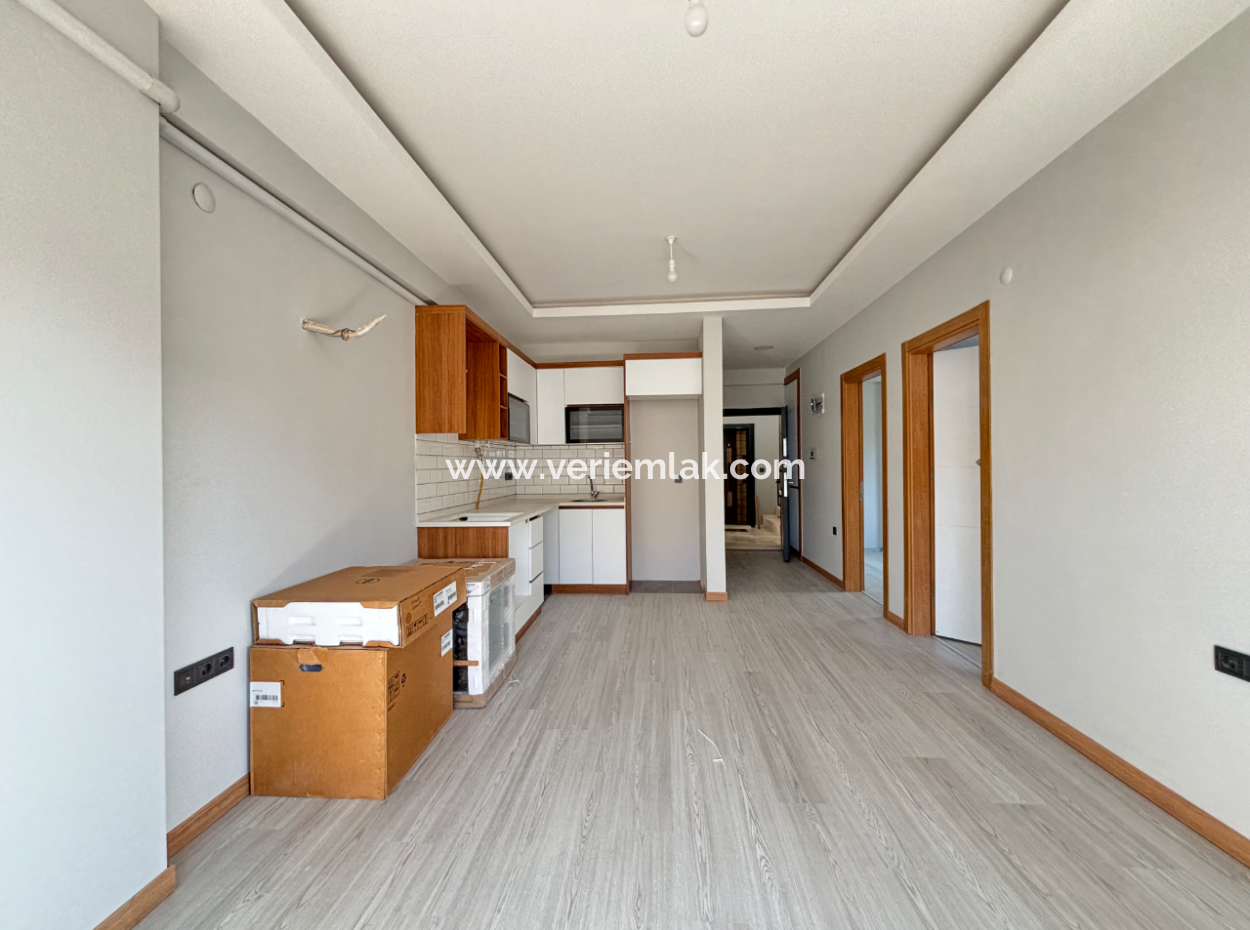 2 1 Flats For Sale With Balcony In Seferihisar Camikebir Neighborhood