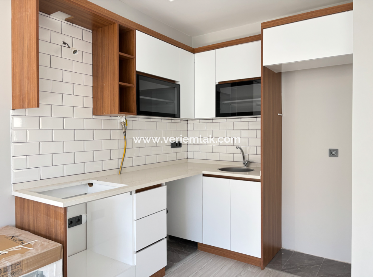 2 1 Flats For Sale With Balcony In Seferihisar Camikebir Neighborhood
