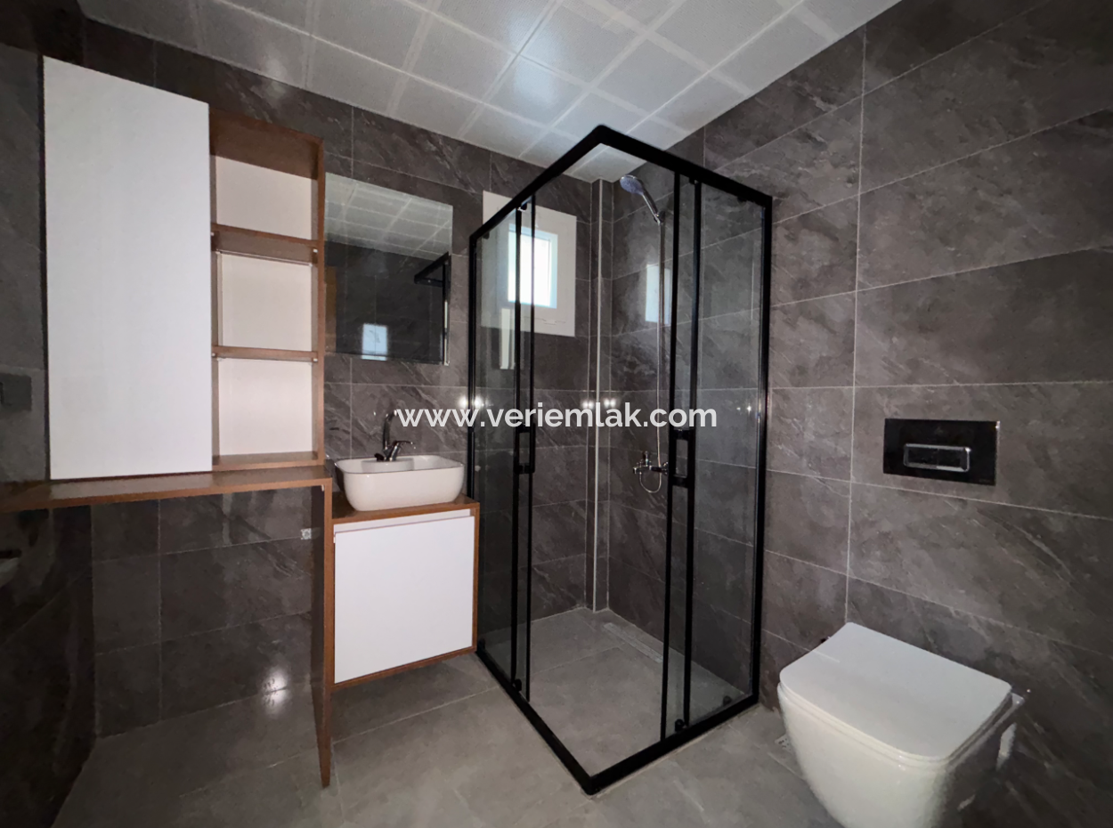 2 1 Flats For Sale With Balcony In Seferihisar Camikebir Neighborhood