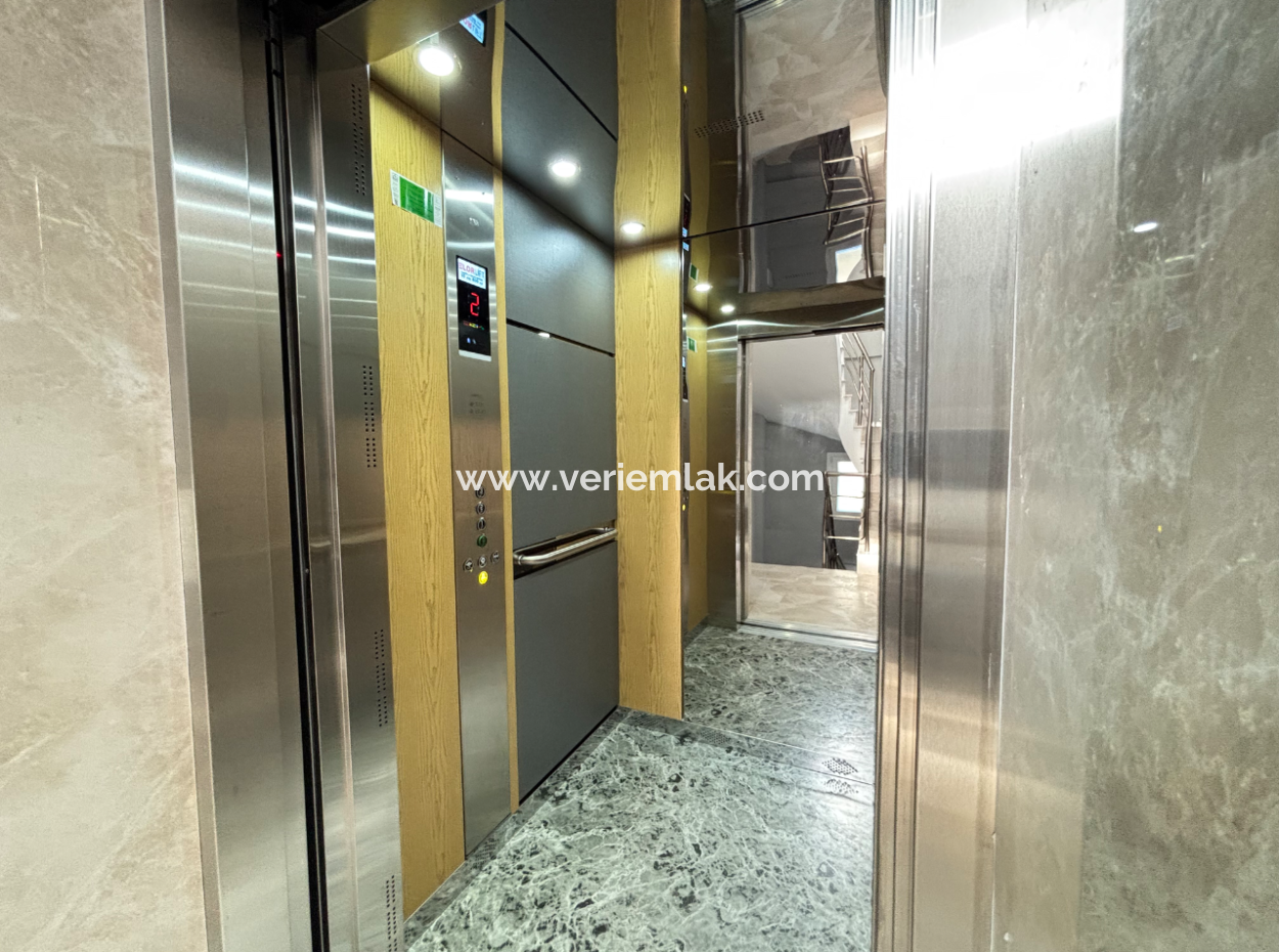 2 1 Flats For Sale With Balcony In Seferihisar Camikebir Neighborhood