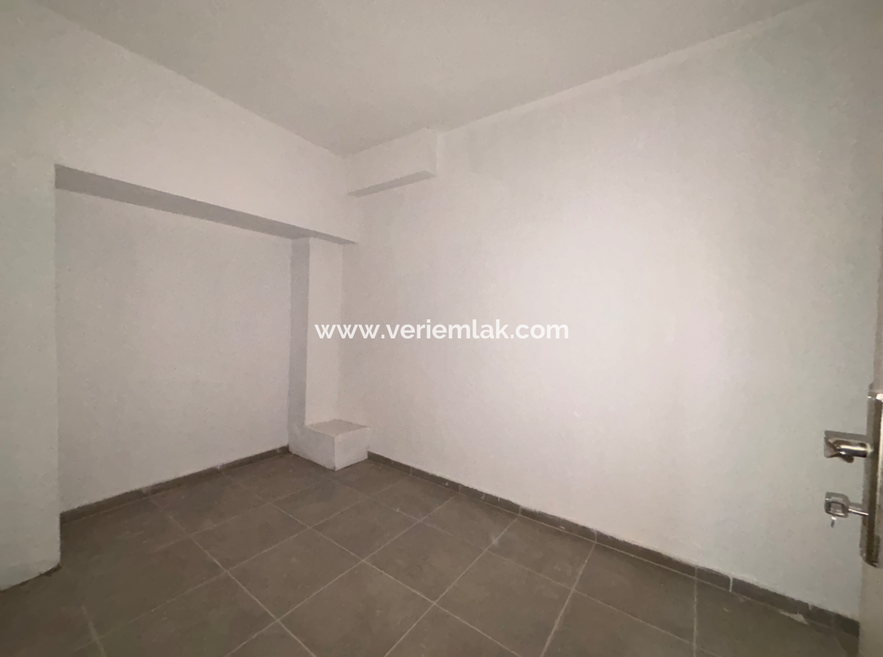 2 1 Flats For Sale With Balcony In Seferihisar Camikebir Neighborhood