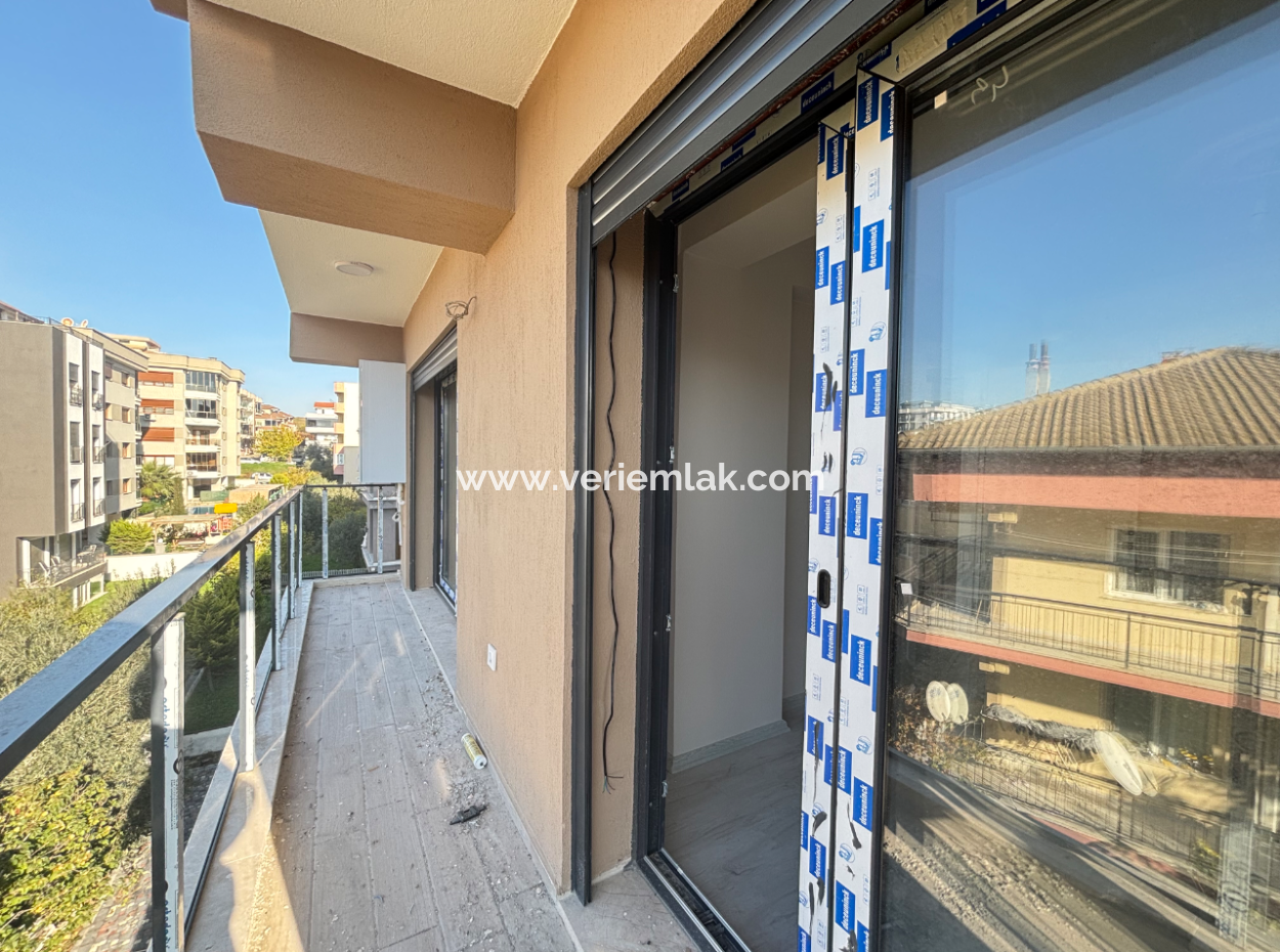 Combi Boiler, Balcony 1 1 Flat For Sale In Seferihisar Camikebir Neighborhood