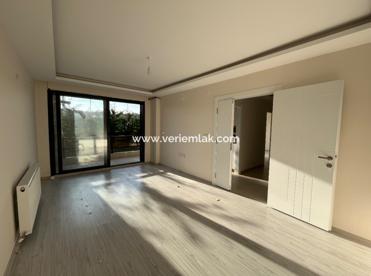 Seferihisar Camikebir – Luxury Flat In A Site With Pool On Gözsüzler Street