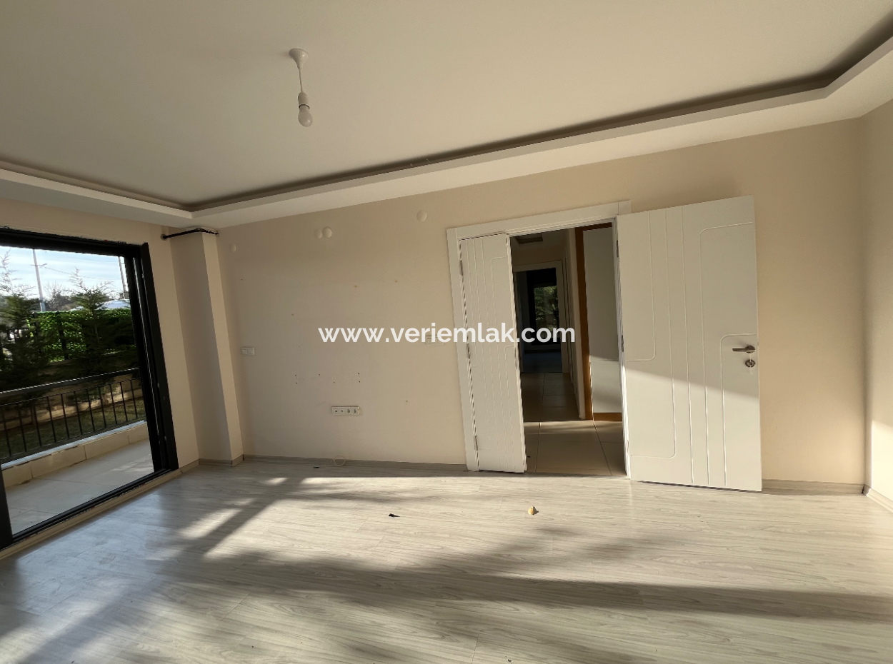 Seferihisar Camikebir – Luxury Flat In A Site With Pool On Gözsüzler Street