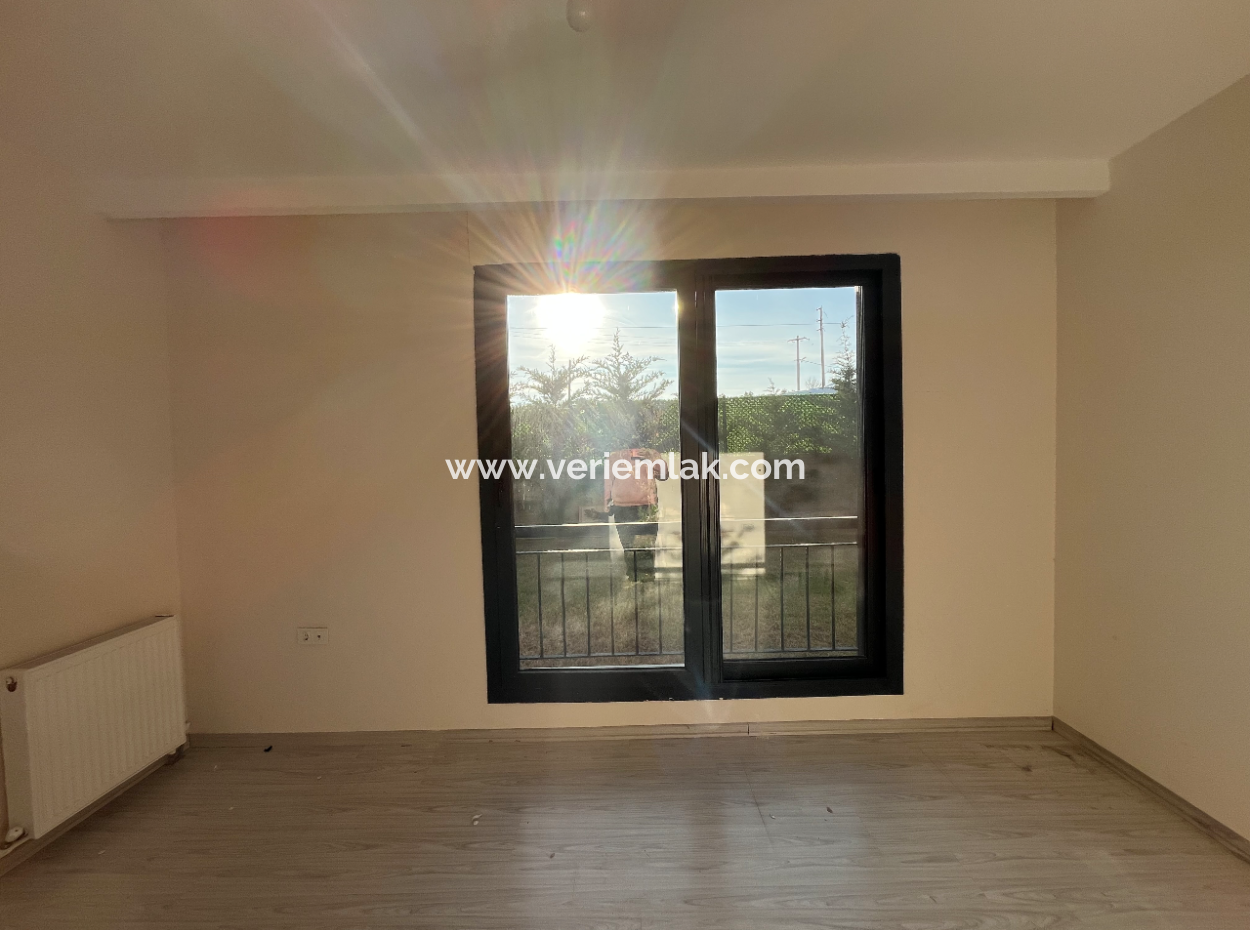 Seferihisar Camikebir – Luxury Flat In A Site With Pool On Gözsüzler Street