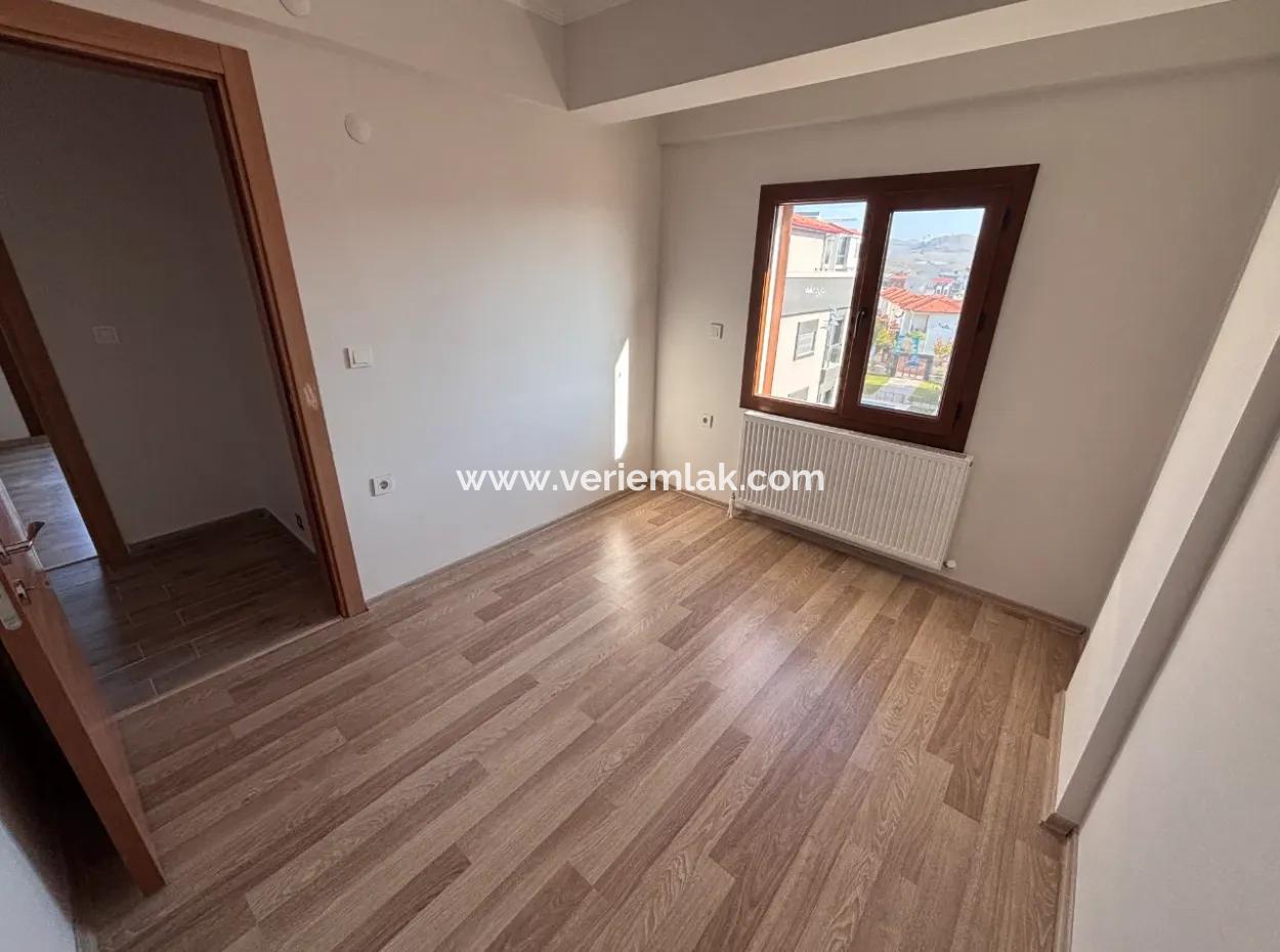 3 1 Spacious Flat In Seferihisar Camikebir