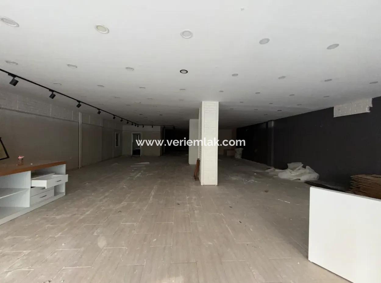 350 M² Shop For Rent With Glass Showcase On Seferihisar Main Street