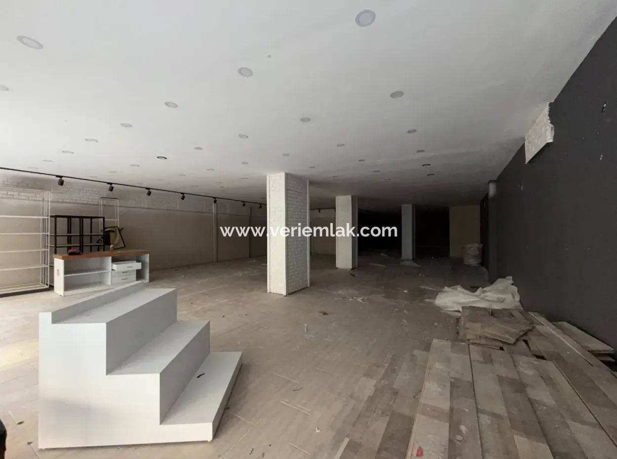 350 M² Shop For Rent With Glass Showcase On Seferihisar Main Street