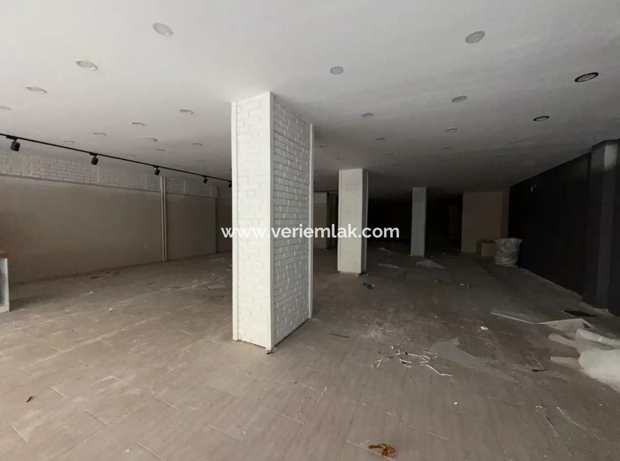350 M² Shop For Rent With Glass Showcase On Seferihisar Main Street