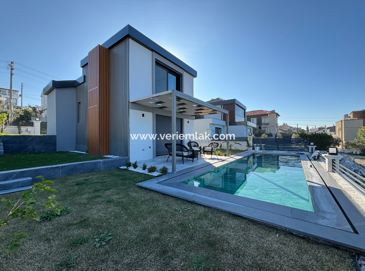 Lebiderya Detached Villa For Sale In Seferihisar Akarca