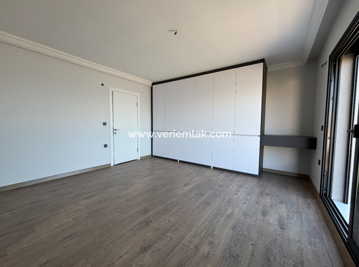 Lebiderya Detached Villa For Sale In Seferihisar Akarca