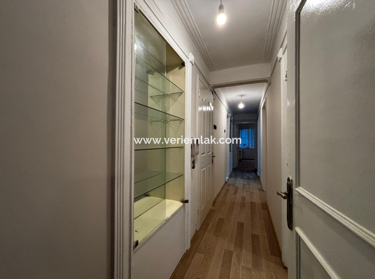Alsancak Poet Eşrefte 1.Kat 3 1 Renovated Workplace / Flat For Rent!