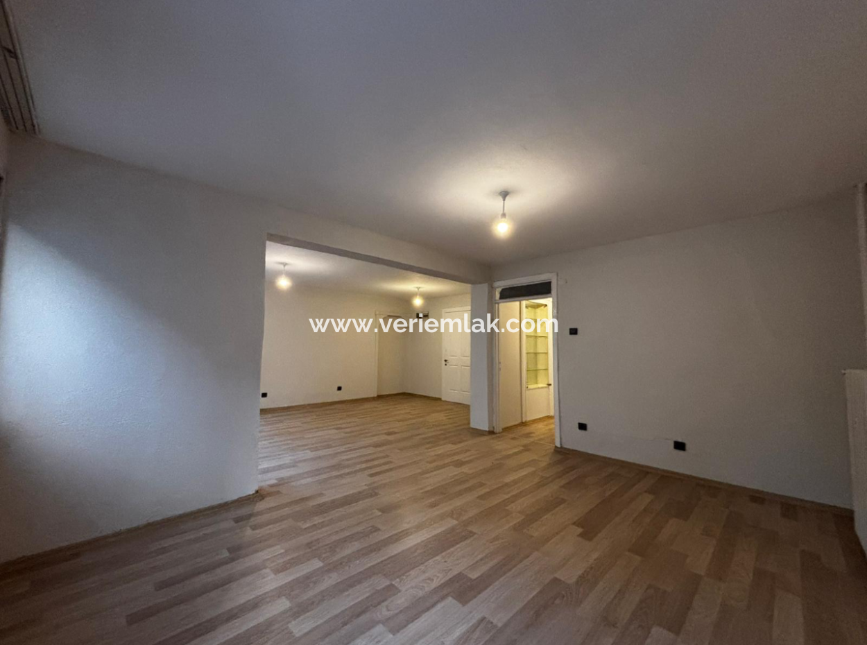 Alsancak Poet Eşrefte 1.Kat 3 1 Renovated Workplace / Flat For Rent!